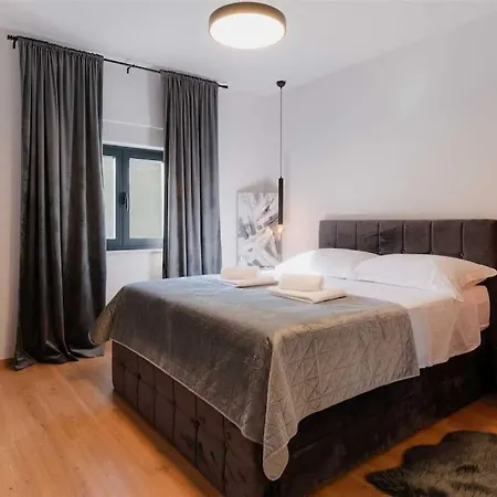 Amare فيلة Donji Zemunik